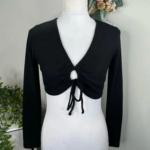 Elodie Black Knit Super Cropped Keyhole Top long Sleeve NEW Size XS - Picture 2 of 10